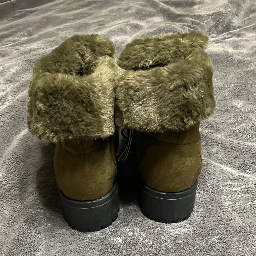 Rouge! Olive Lace Up Boots with Faux Fur - Picture 4 of 7